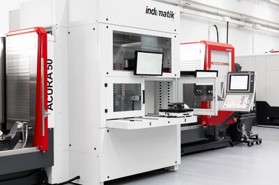 Linearverkettung: 5-Achs-Bearbeitungszentrum HEDELIUS ACURA 50 EL - Palettenautomation indunorm indumatik Light 120 - 5-Achs-Bearbeitungszentrum HEDELIUS ACURA 65 EL - Rüststation