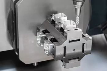 HEDELIUS MARATHON PL406 Palette mit Spannturm und Bohrer für die Bearbeitung durch ein HEDELIUS CNC-Bearbeitungszentrum