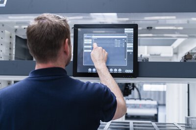 BMO Automation: Werkstückautomation BMO Platinum - Steuerungsterminal