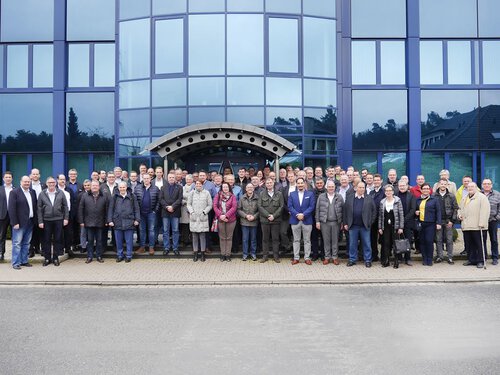 HEDELIUS Linearverkettung des 5-Achs-Bearbeitungszentrums ACURA mit EROWA verkauft