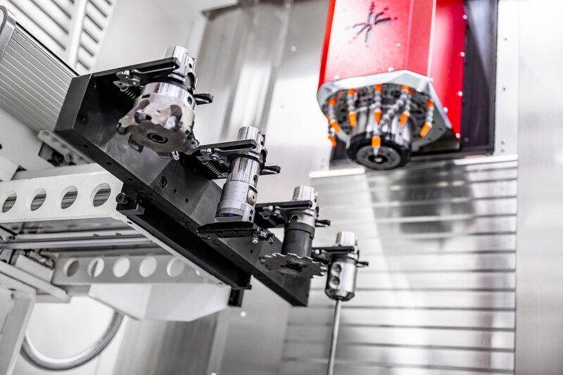 Magazine supplementare per strumenti lunghi e grandi diametri fino a 210 mm di diametro e 600 mm di lunghezza per centri di lavorazione CNC