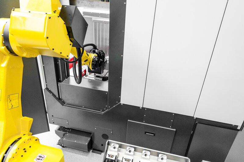 Werkstückautomation Lang RoboTrex - Roboterarm und Spannvorrichtungen