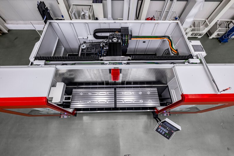 Centro di lavoro CNC FORTE 9-3600 di HEDELIUS per lavorazioni precise e applicazioni produttive complesse