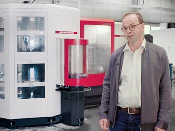 Referenz MEM Maschinenbau setzt auf HEDELIUS Bearbeitungszentrum ACURA-65 mit Automationslösung MARATHON-SR422