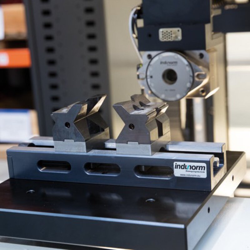 Palettenautomation indunorm Indumatik Light 120 - Spannvorrichtung