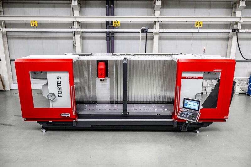 Parete di separazione area di lavoro in centro CNC per dividere in due aree indipendenti per lavorazioni efficienti in funzionamento pendolare