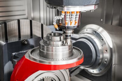 Machining of a workpiece clamped on the rotary-swivel table.