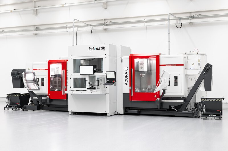 Linearverkettung: 5-Achs-Bearbeitungszentrum HEDELIUS ACURA 50 EL - Palettenautomation indunorm indumatik Light 120 - 5-Achs-Bearbeitungszentrum HEDELIUS ACURA 65 EL