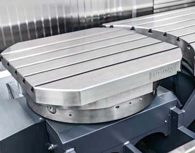 MARATHON LR810 automatisiert die Bearbeitung großer Bauteile mit bis zu 10 Palettenplätzen und 1.650 kg Werkstückgewicht – flexibel und produktiv.