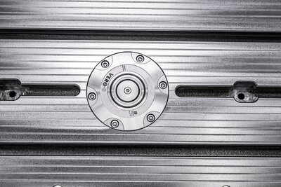 Tecnica di serraggio punto zero nel centro CNC con sistemi come GARANT ZeroClamp o SCHUNK NSE per ridurre i tempi accessori