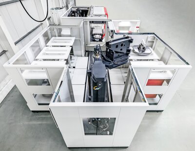 MARATHON LR810 automatisiert die Bearbeitung großer Bauteile mit bis zu 10 Palettenplätzen und 1.650 kg Werkstückgewicht – flexibel und produktiv.