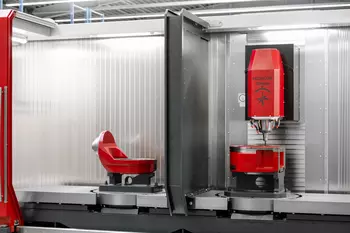 Pendulum operation on the HEDELIUS TILTENTA through the use of a work area partition and two integrated NC rotary tables. This enables efficient 5-axis pendulum machining.