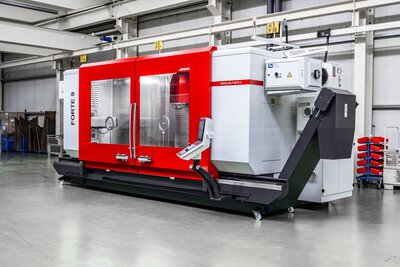 Centro di lavoro CNC FORTE 9-3600 di HEDELIUS per lavorazioni precise e applicazioni produttive complesse