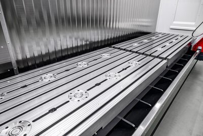 Tecnica di serraggio punto zero nel centro CNC con sistemi come GARANT ZeroClamp o SCHUNK NSE per ridurre i tempi accessori